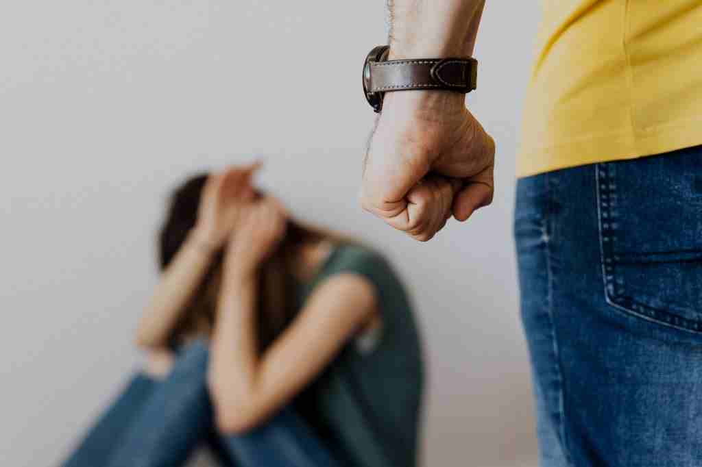 آیا قربانی آزار و خشونت خانگی هستید؟